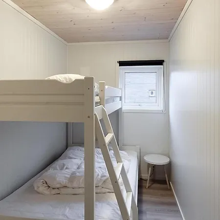 Awesome In Urangsvag With Wifi Ferienhaus
